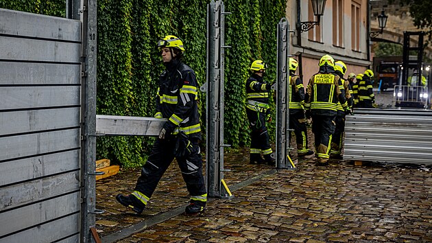 Přípravy na velkou vodu v Praze. (13. září 2024)