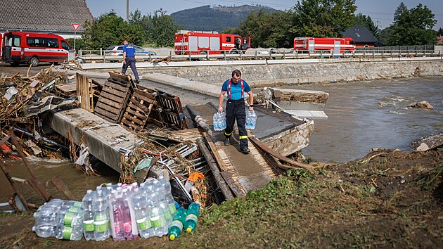 Obec Česká Ves a řeka Bělá po povodních. (17. září 2024)