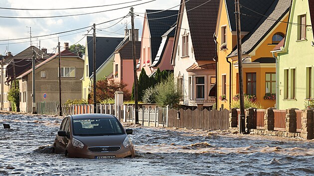 Velmi dramatická povodňová situace postihla Krnov na soutoku řek Opava a Opavice. (15. září 2024)