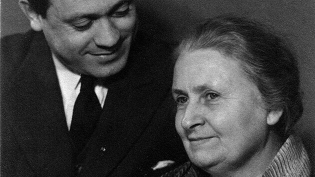 Lékařka, filozofka a pedagožka Maria Montessori se svým synem, kterého svěřila po porodu do péče cizích.