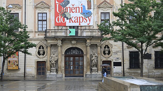 Brněnští památkáři kritizují stav fasády v části Místodržitelského paláce, kterou spravuje Moravská galerie.