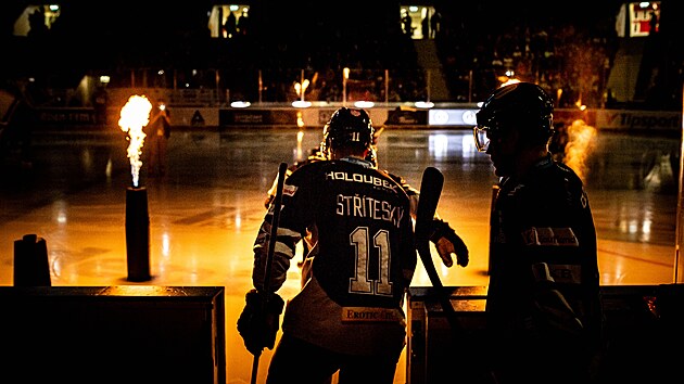 Jednatřicetiletá fotografka Kateřina Pelikánová od dětství fandila karlovarskému hokeji. Postupně se z fanynky stala hlavní fotografkou zápasů a dalších aktivit klubu HC Energie.