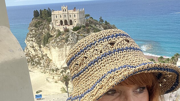 Kostel Santurario di Santa Maria dell´Isola v italské Tropee a Blanka Malá (2024)