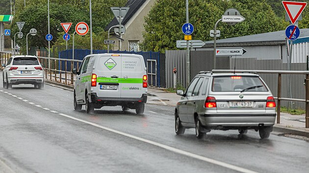 Dopravní značky u městských jatek v Lánovské ulici ve Vrchlabí