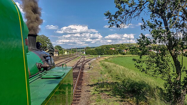Lokomotiva 213.901 Klubu přátel kolejových vozidel Brno vyráží z Nemotic do Koryčan.