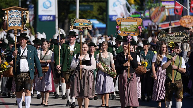 V Mnichově začaly pivní slavnosti Oktoberfest, primátor narazil první sud. (21. září 2024)