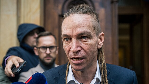 Ministr pro místní rozvoj a místopředseda vlády pro digitalizaci, Ivan Bartoš, který je také dosavadním předsedou Pirátů, se sešel s premiérem Petrem Fialou k jednání po krajských volbách. Pirátská strana v těchto volbách získala pouze tři zastupitele, a po volbách rezignovalo celé vedení strany. (24. září 2024)