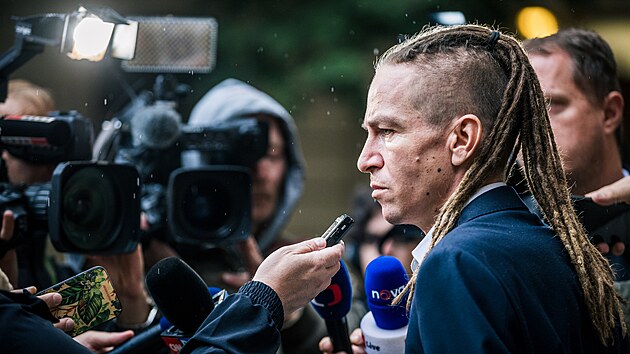 Ministr pro místní rozvoj a místopředseda vlády pro digitalizaci, Ivan Bartoš, který je také dosavadním předsedou Pirátů, se sešel s premiérem Petrem Fialou k jednání po krajských volbách. Pirátská strana v těchto volbách získala pouze tři zastupitele, a po volbách rezignovalo celé vedení strany. (24. září 2024)