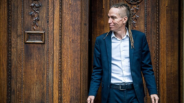 Ministr pro místní rozvoj a místopředseda vlády pro digitalizaci, Ivan Bartoš, který je také dosavadním předsedou Pirátů, se sešel s premiérem Petrem Fialou k jednání po krajských volbách. Pirátská strana v těchto volbách získala pouze tři zastupitele, a po volbách rezignovalo celé vedení strany. (24. září 2024)