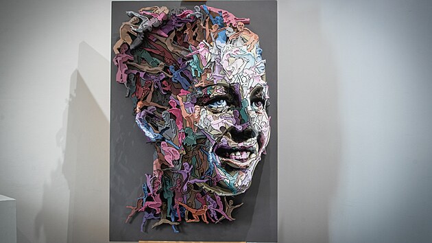 Prostřední části galerie vévodí unikátní portrét Věry Čáslavské.