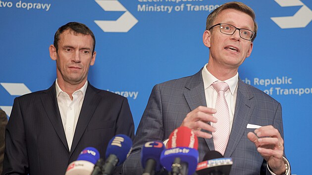 Karel Trpkoš a ministr dopravy Martin Kupka na tiskové konferenci k digitalizaci stavebního řízení. (25. září 2024)
