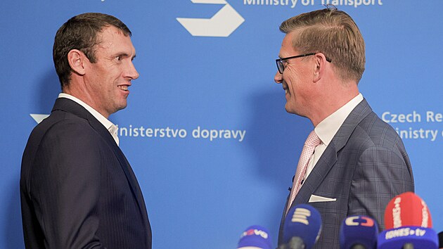 Karel Trpkoš a ministr dopravy Martin Kupka na tiskové konferenci k digitalizaci stavebního řízení. (25. září 2024)
