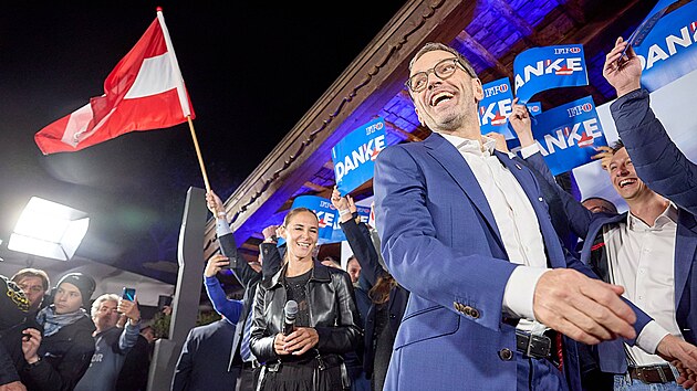 Šéf FPÖ Herbert Kickl slaví vítězství v rakouských volbách. (29. září 2024)
