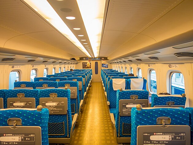 Interiér šinkanzenu řady JR700