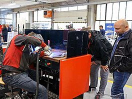 Prezentace zdrojů pro obloukové svařování ve svářečské škole Artweld