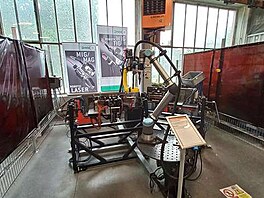 Svařovací koboty řeší nedostatek kvalifikovaných svářečů