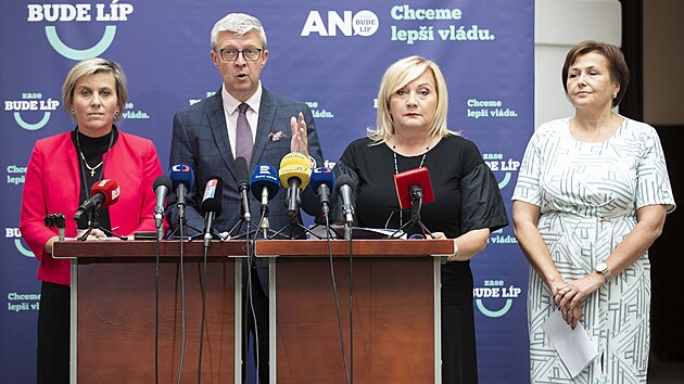 Tisková konference hnutí ANO, zleva Jana Mračková Vildumetzová, Karel Havlíček a Alena Schillerová. (3. října 2024)