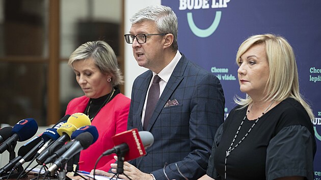 Tisková konference hnutí ANO, zleva Jana Mračková Vildumetzová, Karel Havlíček a Alena Schillerová. (3. října 2024)