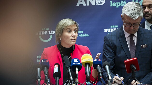 Tisková konference hnutí ANO, zleva Alena Schillerová, Jana Mračková Vildumetzová a Karel Havlíček. (3. října 2024)