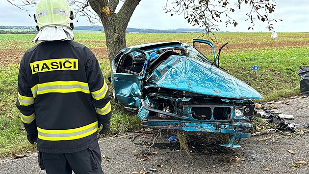 Nehoda auta u Říčan, řidič byl transportován vrtulníkem do Fakultní nemocnice Královské Vinohrady. (4. října 2024)