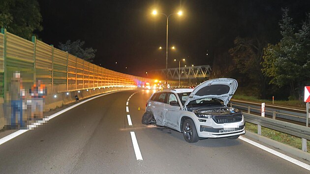 Dva opilí řidiči způsobili dvě dopravní nehody jen několik minut a metrů od sebe na karlovarském průtahu I/6 v Táborské ulici. (6. října 2024)