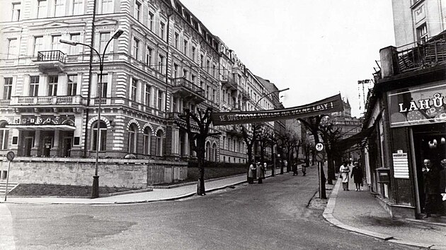 Hotel Kriváň a Sadová ulice v Karlových Varech v 80. letech 20. století.