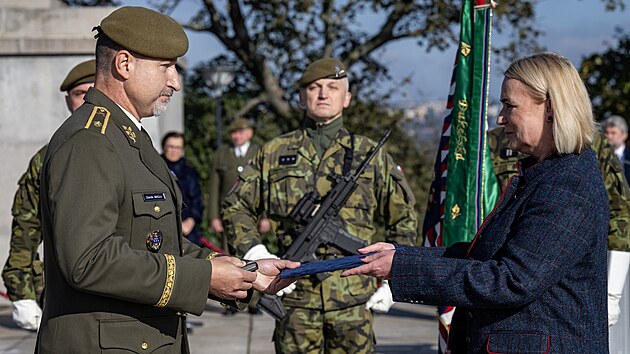Ministryně obrany Jana Černochová během 80. výročí Karpatsko-dukelské operace. (6. října 2024)