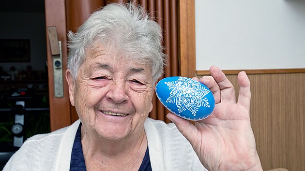 Plzeňanka Marie Kučerová si v důchodu našla zálibu v malování kraslic. (2. října 2024)