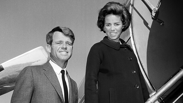 Ethel Kennedyová a Robert Kennedy na snímku z roku 1964