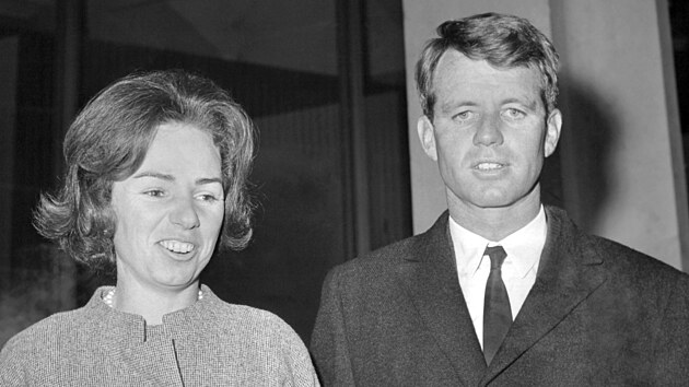 Ethel Kennedyová a Robert Kennedy na snímku z roku 1964