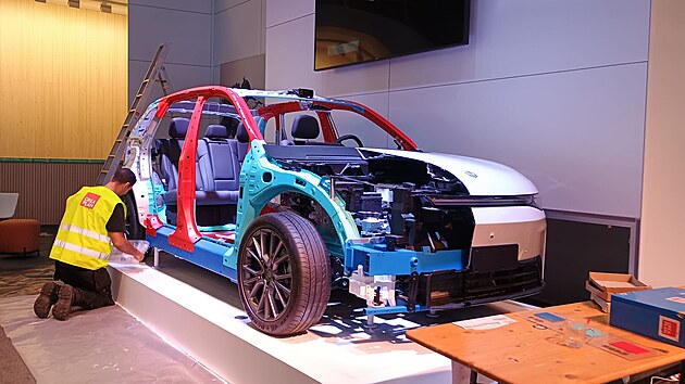 Pařížský autosalon 2024 - přípravy před zahájením (neděle 13. října 2024)