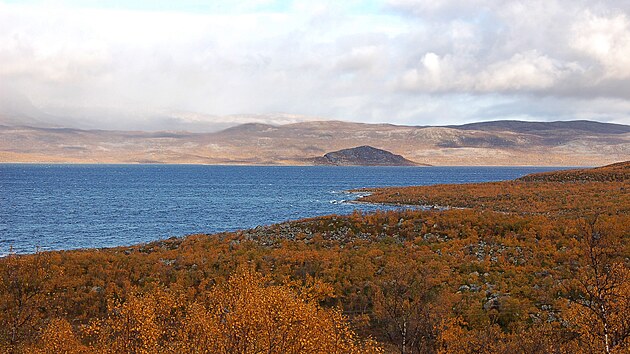 Úchvatné scenérie při cestě z letiště v Tromsø do vesnice Nikkaluokta
