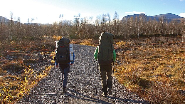 Nástup na trek z vesnice Nikkaluokta