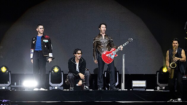 Nick Jonas, Kevin Jonas a Joe Jonas na koncertě v Québeku. (22. června 2024)