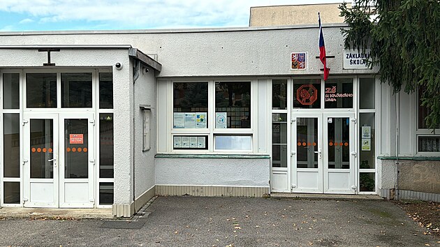 Na pražské základní škole došlo k incidentu mezi dvěma žáky. Jeden z nich byl následně odvezen se zraněním do nemocnice. (17. října 2024)