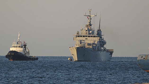 Do Albánie připlula italská vojenská loď Libra s první skupinou migrantů, kteří budou umístěni v uprchlických zařízeních, jež v této balkánské zemi nechala zřídit Itálie. (16. října 2024)