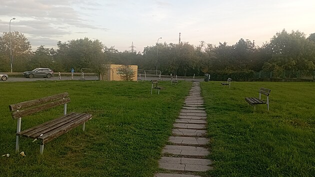 Místo budoucí průzkumné štoly jako základu tunelu pod brněnským sídlištěm Vinohrady je opuštěné bez dělníků. (16. října 2024)