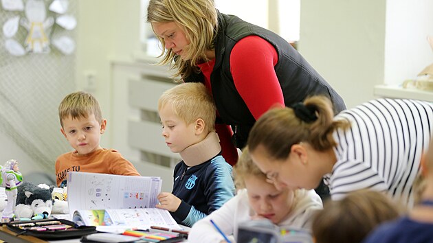 Školní den v inovativních třídách začíná v 8:30 rituálem přivítání. Ve třídách nezvoní. Výuka probíhá v blocích, kde se využívají různé metody práce. Škola využívá také tandemovou výuku, kdy jsou dva pedagogové ve třídě.