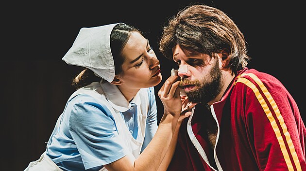 Divadelní hra Dukla líčí počátky slavného jihlavského hokejového klubu. Na jevišti se při ní objeví až na dvě výjimky kompletní soubor Horáckého divadla.