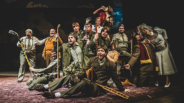 Divadelní hra Dukla líčí počátky slavného jihlavského hokejového klubu. Na jevišti se při ní objeví až na dvě výjimky kompletní soubor Horáckého divadla.