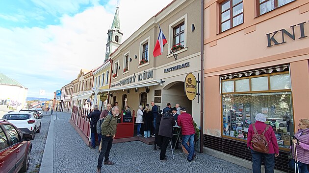Odhalení pamětní desky na Panském domě v Chotěboři.