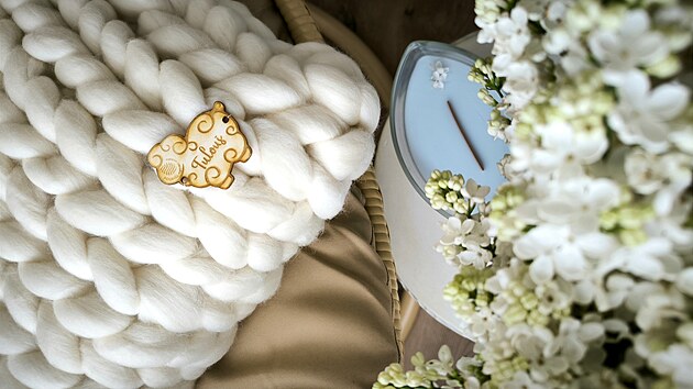 Štěpánka Kolesnyk Pitterová při plnění mateřských povinností začala vyrábět polštáře a dekorativní předměty z ovčí vlny.