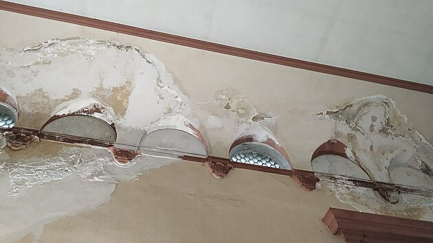 V pátek zahájená rekonstrukce nádraží na plzeňském Jižním Předměstí je nutná, protože do budovy zatéká. (11. října 2024)