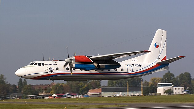 Poslední let - průlet na domovskou dráhou LKKB