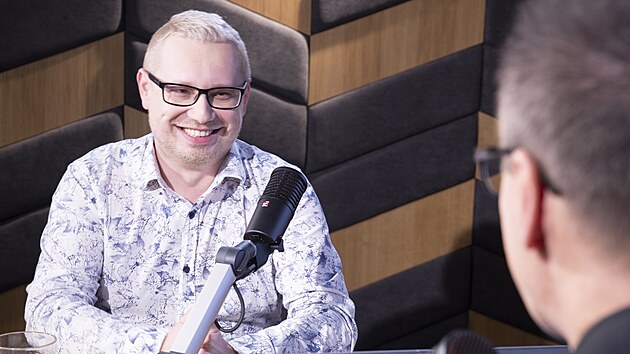 Hostem pořadu Rozstřel je Vít Kolek, Tajemník Ústavu cizích jazyků.