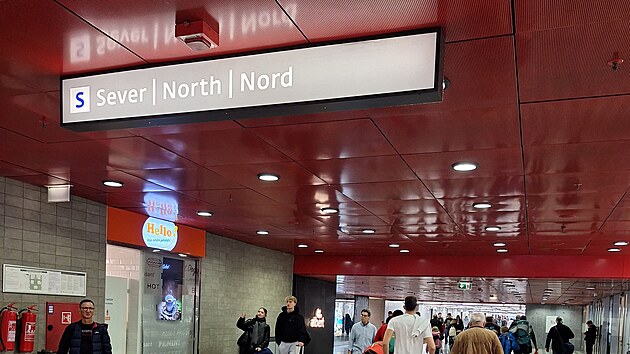 Nová prodejna se nachází na začátku severního nástupiště v prvním patře nádražní budovy. (29. října 2024)