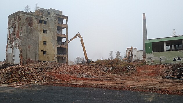 Demolice největšího objektu v areálu bývalého karlovarského pivovaru. (25. října 2024)