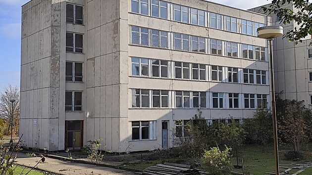 Budova někdejšího hotelu Graf v Černčicích na Lounsku (říjen 2024)