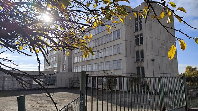 Budova někdejšího hotelu Graf v Černčicích na Lounsku (říjen 2024)
