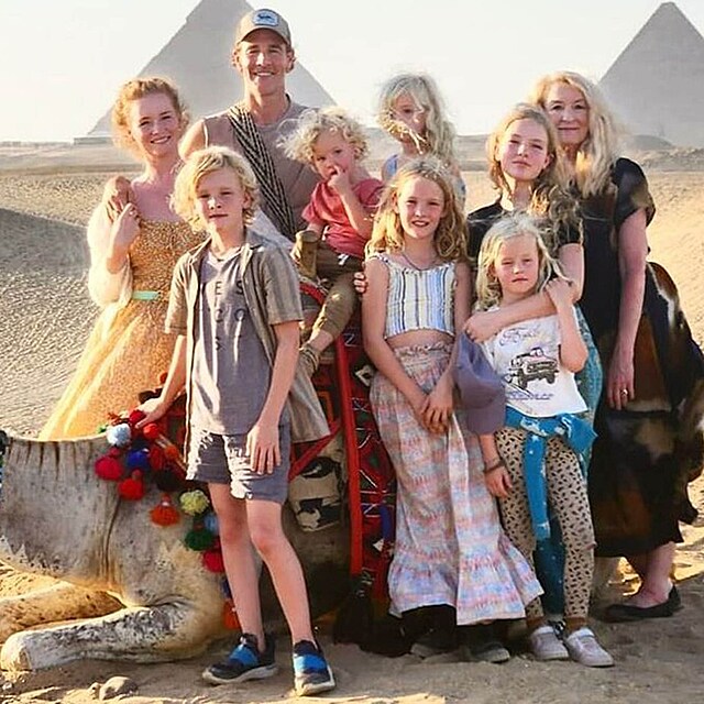 James Van Der Beek s rodinou v Egyptě (červen 2024)